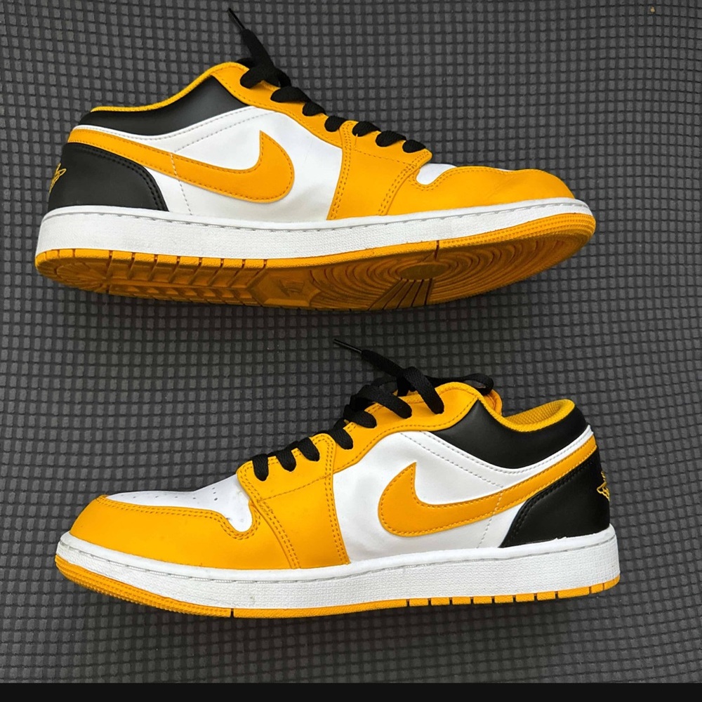 AIR JORDAN 1 LOW TAXI WHITE